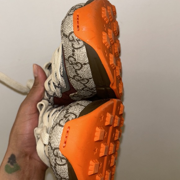 Hello, I am selling these gorgeous multi- colored Gucci sneakers in a size 38. - Picture 8 of 8